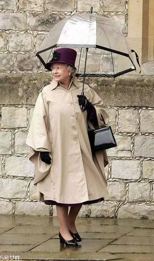 Fulton品牌解析 英国女王青睐的雨伞与妆容设计之美